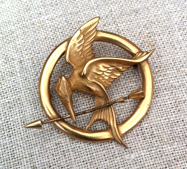The Hunger Games Mockingjay emblem. Courtesy of LarkCrafts.com
